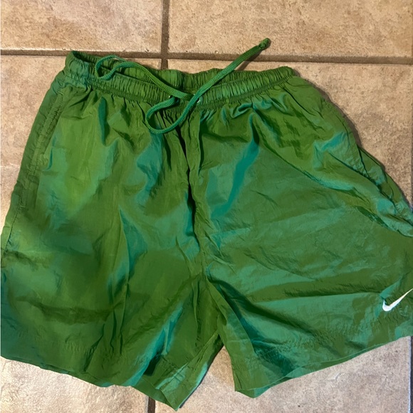 nike swim trunks green - Picture 2 of 3